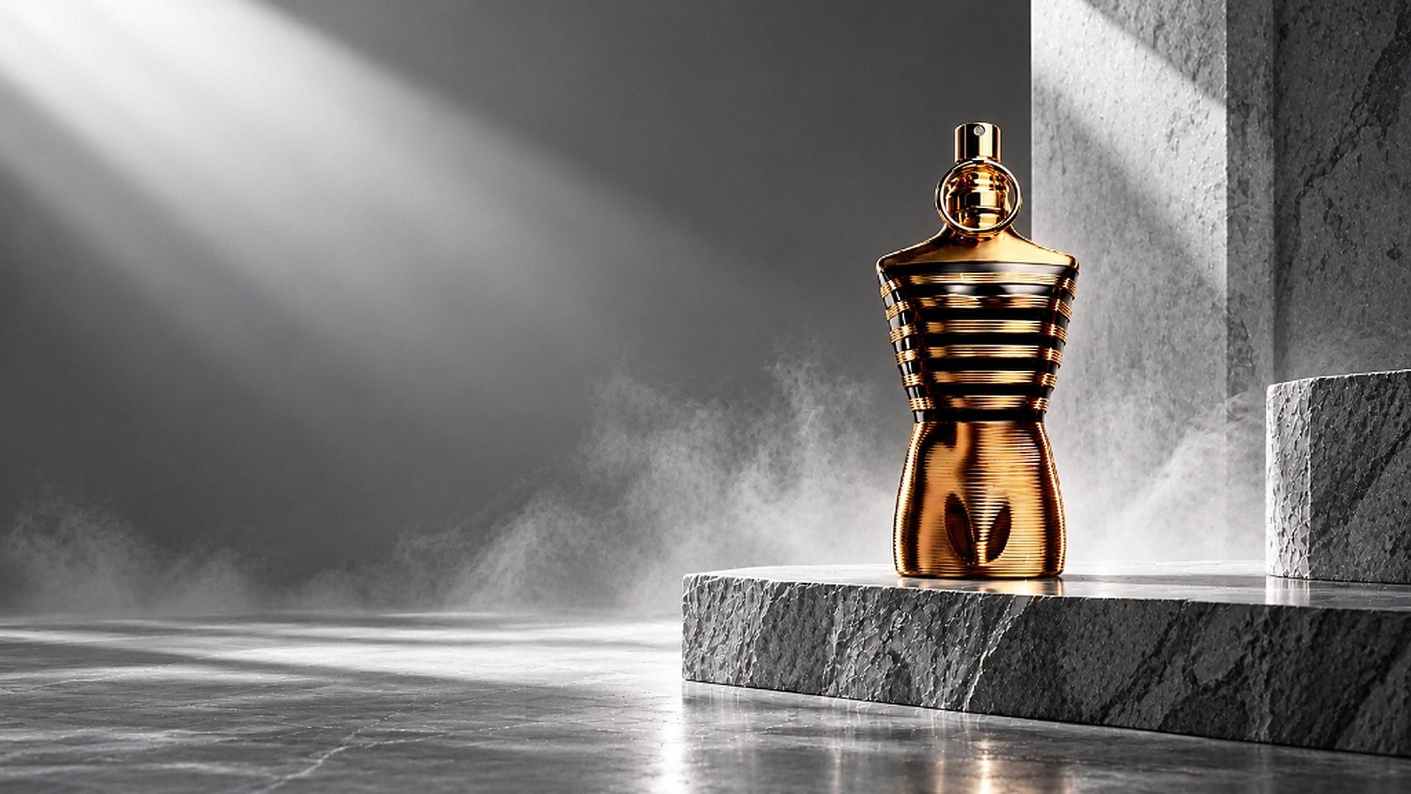 Jean Paul Gaultier Le Male Elixir sobre pedestal de mármol con haz de luz